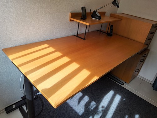 Schreibtisch mit einem